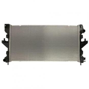 Radiador de refrigeración del motor NRF 560018, tipo: radiador, características: diseño específico para el modelo de vehículo, fabricado con materiales de alta calidad para una óptima disipación del calor, incluye conexiones y soportes necesarios p