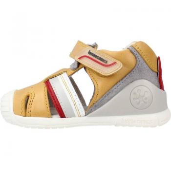 Sandalias Biomecanics modelo 222147-B para niño en color amarillo y Sandalias Biomecanics modelo Urban para niño en color marrón claro Sahara