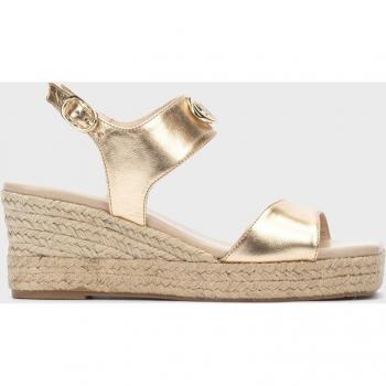Sandalias de cuña de piel DORA 1711 con hebilla y detalle de yute natural en color oro
