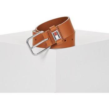 CINTURÓN DE PIEL TOMMY JEANS SCANTON AM0AM1 CON HEBILLA METÁLICA DISTINCTIVA Y LOGO TOMMY JEANS