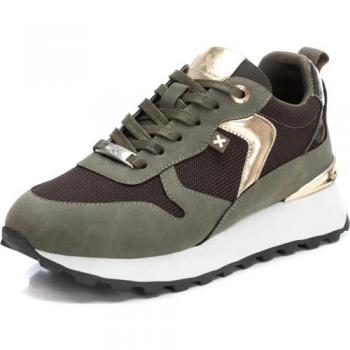 Zapatillas deportivas Xti para mujer, modelo 142961, color verde con detalles dorados, cierre de cordón y suela de goma