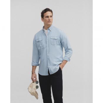 Camisa de hombre slim fit lisa en tono azul claro con cuello clásico
