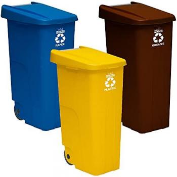 Contenedor de reciclaje Wellhome Reciclo 110L cerrado con tapa y ruedas, pack de 3 unidades en colores: azul (papel y cartón), marrón (orgánico) y amarillo (plásticos)