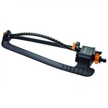 Fiskars Solid Oscillating Sprinkler with Metal Base, 19 Jets, Adjustable Range, Water-Saving Function, Durable Plastic Base, Coverage Area 17.5 x 19 m, Weight 654 g - Model 102