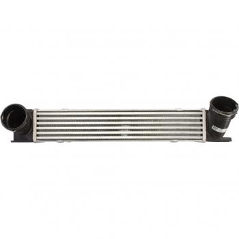 Intercooler NISSENS 96551 - Compartimentos de Motor, tipo de intercooler para vehículos, fabricado por Nissens, diseñado para optimizar el rendimiento del motor al enfriar el aire comprimido del turbocompresor