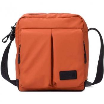 Bandolera de Hombre mediana KCB Skid en color naranja con cremallera y diseño vegano
