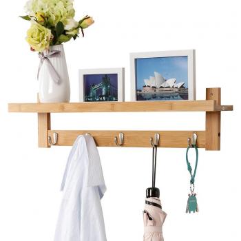 LANGRIA Perchero de Pared de Bambú con 5 Ganchos Metálicos y Estantería Superior con Espacio Adicional Estilo Escandinavo para Salón Baño Pasillo Dormitorio, Color Natural de Bambú