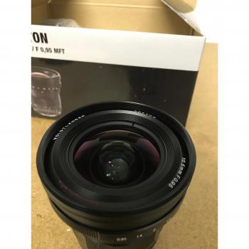 VOIGTLANDER 10.5mm f0.95 MFT Nokton Lens [VGTBA328A]