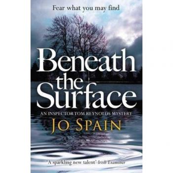 Beneath the Surface - Juego de mesa de estrategia y aventura, incluye tablero, fichas personalizadas, cartas de acción, instrucciones en español e inglés, diseñado para 2-6 jugadores, recomendado para mayores de 12 años