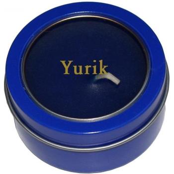 Candela en caja de metal con tapadera plástica con nombre grabado: Yurik