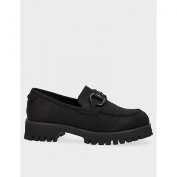 Mocasines Mustang Lenox para Mujer en Negro con Detalle de Estribo y Suela Dentada