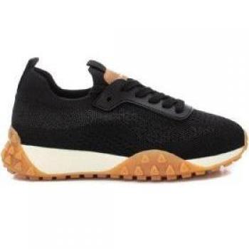 Zapatilla de mujer Xti 142810 fucsia cordón