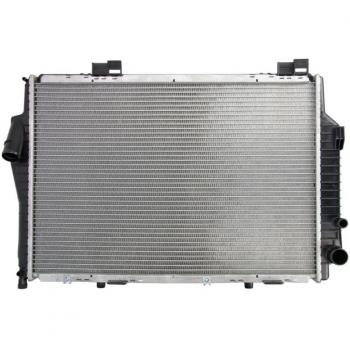 Radiador de refrigeración del motor NRF 59111 con características de alta eficiencia, diseño optimizado para una mejor circulación del refrigerante, construcción robusta para mayor durabilidad y compatibilidad con múltiples modelos de vehículos
