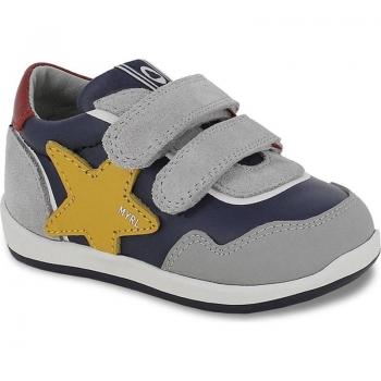 Zapatillas de deporte para niño Mayoral 42423 gris, características: diseño moderno, material textil y sintético, suela de goma antideslizante, cierre con cordones, plantilla acolchada para mayor comodidad