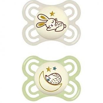 MAM Perfect Night - Juego de 2 chupetes para prevenir las imperfecciones dentales, especialmente delgados y flexibles, brillan en la oscuridad, desde el nacimiento, conejo/erizo