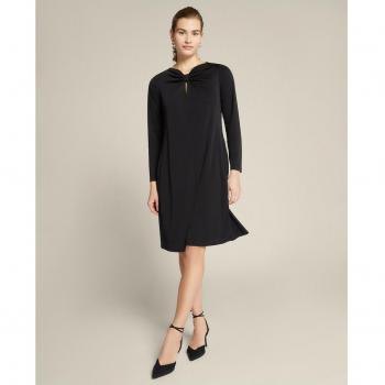 Vestido de punto con detalle de nudo en la parte delantera