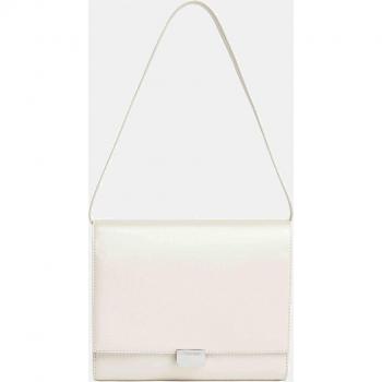 Bolso bandolera brillante Calvin Klein Archive Hardware Shiny en color crudo oscuro