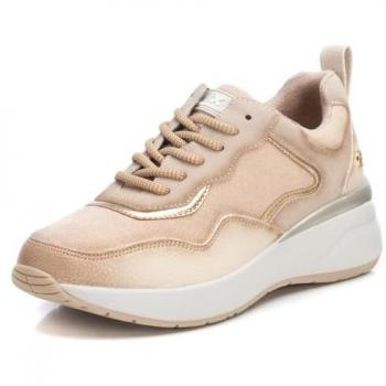 Zapatillas deportivas de mujer Xti con cuña y cordones en color beige, talla 40