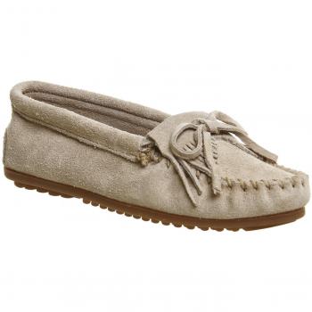 Minnetonka Women's Kilty Moccasin - Bone Slip On 7 M