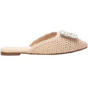 Zueco de mujer Xti 142682 Beige con punta fina y diseño elegante