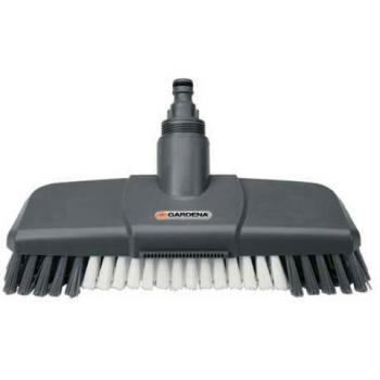 Escobillón Comfort de GARDENA: cepillo de limpieza Cleansystem, con boquilla para chorro plano y borde rascador
