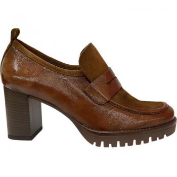 Zapatos de tacón Dorking para mujer en color marrón, modelo mocasín, piel cuero, tacon naplak calf