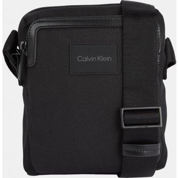 Calvin Klein - Bandolera plana de material reciclado con asa regulable