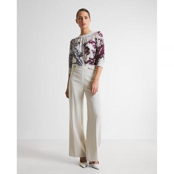 Pantalones fluidos de mujer con nervio central y botonadura frontal