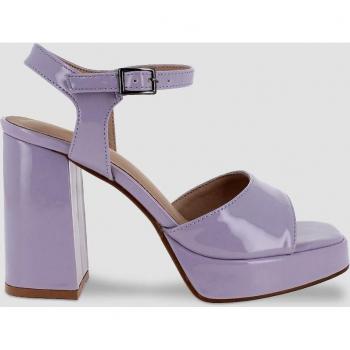 Sandalias Lucia en lila con cierre de hebilla