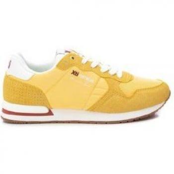 Zapatilla deportiva XTI 141211 amarillo con cordones para hombre