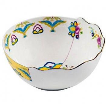 Cuenco de porcelana de 17,5 cm de diámetro y 7,5 cm de altura.