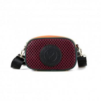 LOLA CASADEMUNT Bandolera Modelo 12327011 Bolso Acolchado Colores Combinados Granate Frontal Logo