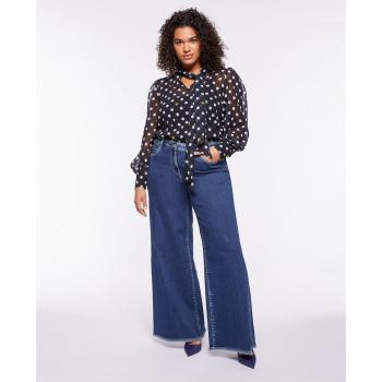 Vaqueros wide leg flare de Fiorella Rubino con cierre de botón y cinco bolsillos
