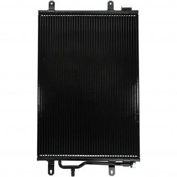 Condensador de aire acondicionado Valeo 817741, compatible con vehículos, fabricado con materiales de alta calidad para una óptima refrigeración, diseño compacto para fácil instalación, incluye conexiones precisas y cumple con estándares OEM