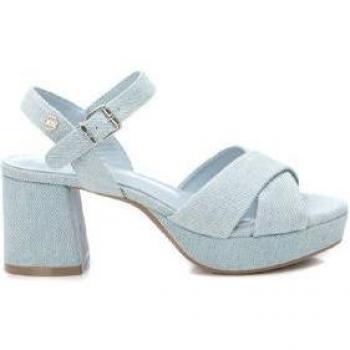 Sandalia de tacón Xti 142766 en denim azul con cierre de hebilla