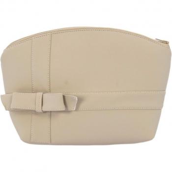 Neceser de higiene Rosy Fuentes - Neceser de higiene con diseño elegante, compartimentos organizadores, material resistente al agua, cierre seguro, ideal para viajes y uso diario