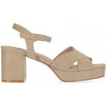 Chika10 Sandalias Flora 15 para Mujer con Tacón de 7cm y Cierre de Hebilla en Color Marrón
