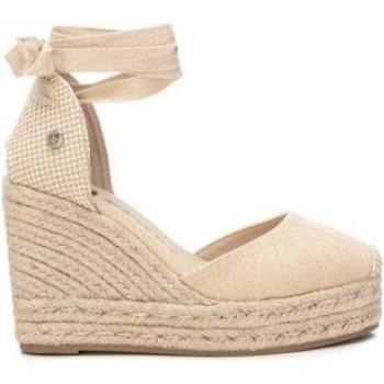 Sandalias de cuña Xti 142381 beige con cierre de cintas y altura de 9cm