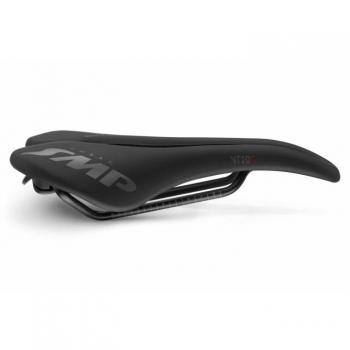 Sillín Selle SMP VT 20 C negro con diseño ergonómico, acolchado de alta densidad, canal central para aliviar la presión perineal, estructura de nylon reforzado y cubierta de cuero sintético resistente al agua
