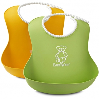 BabyBjörn 046203 - Pack de 2 baberos blandos, color verde y amarillo
