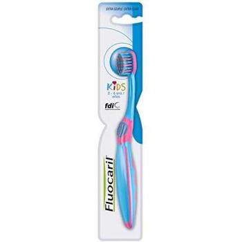 Fluocaril - Cepillo de dientes para niños de 2 a 6 años, color verde y azul