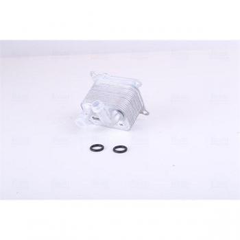 Enfriador de aceite NISSENS 90776 con características de alta eficiencia en la refrigeración del aceite del motor, diseño optimizado para un flujo de aire mejorado, construcción robusta para mayor durabilidad y compatibilidad con múltiples modelos de