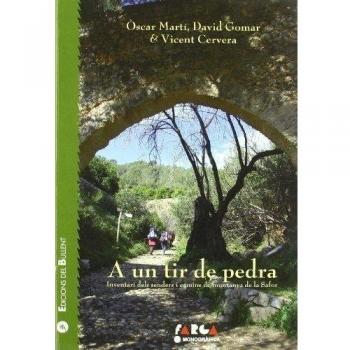A un tir de pedra