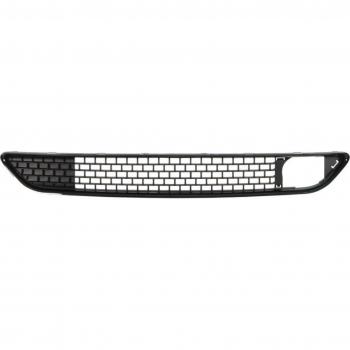 Pieza de parachoques delantera BLIC 6502-07-0939910P con rejilla integrada, diseño específico para modelo determinado, fabricada en plástico resistente y acabado en color negro