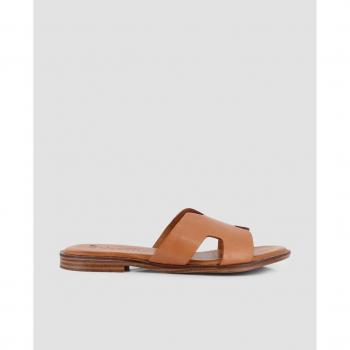Sandalias planas de mujer de piel con corte asimétrico camel 81493