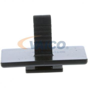 Clip de fijación VAICO V25-0699, tipo grapa, fabricado en plástico resistente, diseñado para asegurar componentes en vehículos, compatible con varias marcas y modelos automotrices