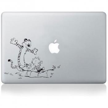 Calvin and Hobbes Walking on Log Calcomanía de Vinilo para Macbook