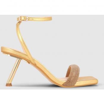 Sandalias de tacón de mujer en piel metalizada color dorado con detalle de tira de cristal en la pala