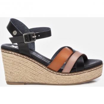 Alpargatas de Cuña para Mujer XTI 142850 en Color Negro con Cierre de Hebilla