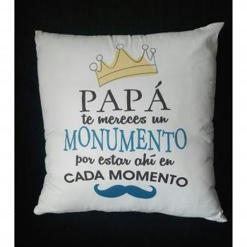 COJÍN con Frase para PAPÁ. PAPÁ TE MERECES UN Monumento por Estar Ahi EN Cada Momento. Regalo para PAPÁ.Regalo para EL DÍA del Padre.